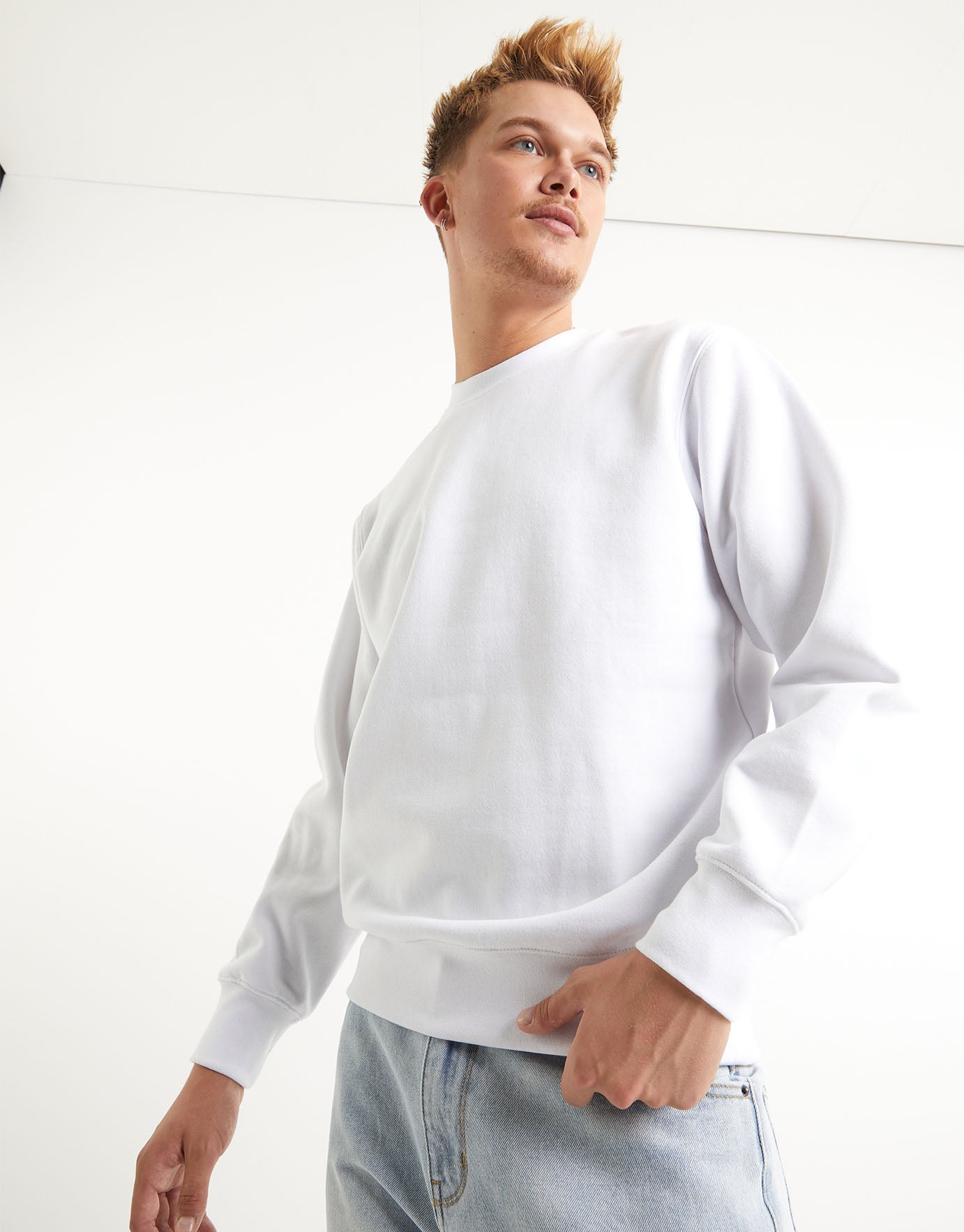 https://www.hallensteins.com/content/products/ab-22-organic-oversized-crew-white-front-10002814.jpg