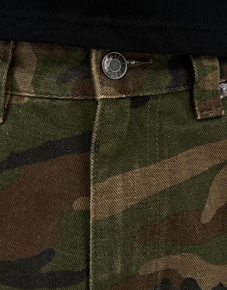 Baggy Camo Cargo Shorts in Camo Detail2