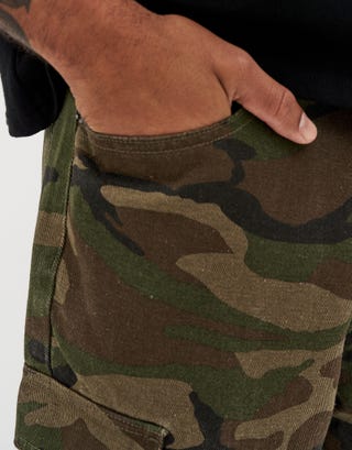 Baggy Camo Cargo Shorts in Camo Detail3