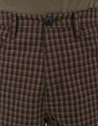 Baggy Fit Check Short in Brown Detail2