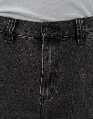 Baggy Fit Cargo Jeans in Swedish Black Detail3