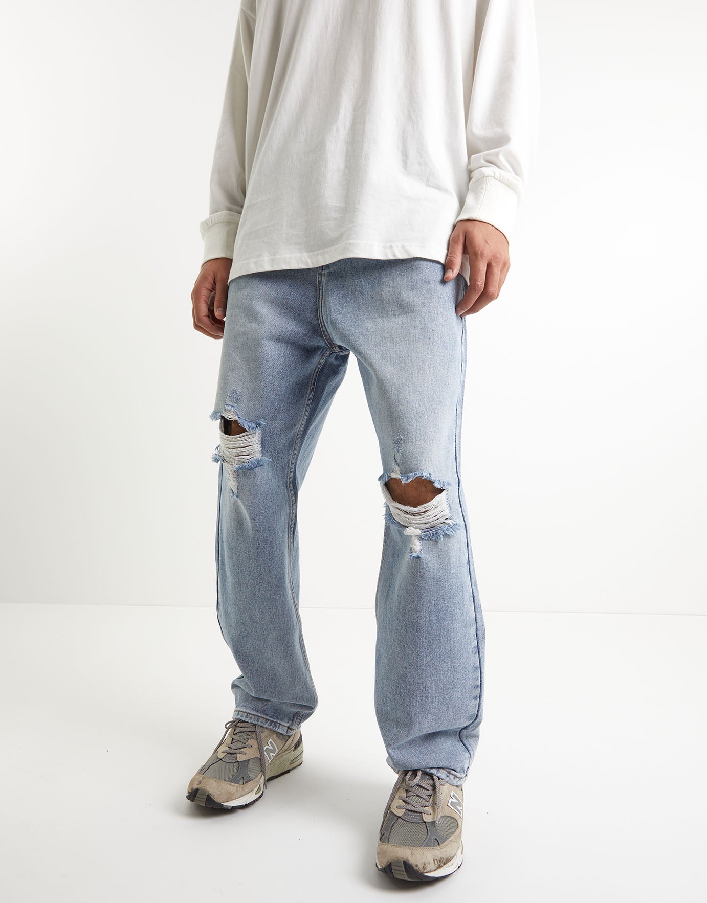 Ripped Baggy Fit Jeans in Blue 