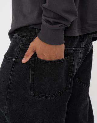Baggy Fit Barrel Jeans in Washed Black Detail3