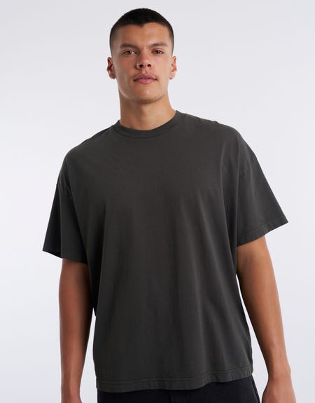 Drop Shoulder Relaxed Box Fit T Shirt in Washed Black