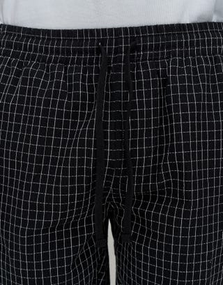 Check Pattern Elastic Waist Shorts in Black Detail2