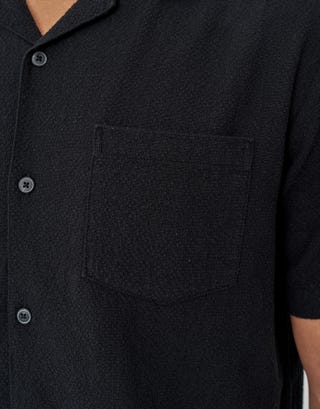 Chester Short Sleeve Shirt in Black Detail2