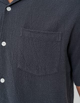 Chester Short Sleeve Shirt in Charcoal Detail2