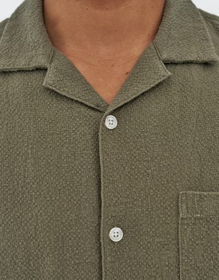 Chester Short Sleeve Shirt in Clover Green Detail