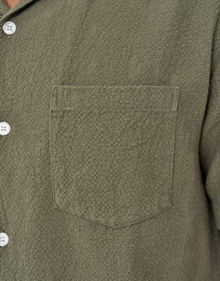 Chester Short Sleeve Shirt in Clover Green Detail2