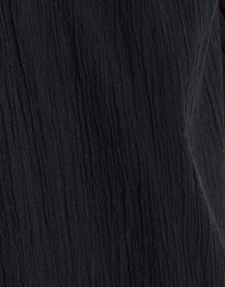 Crinkled Texture Short Sleeve Shirt in Black Detail3