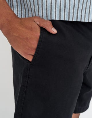 Short Chino Shorts in Black Detail2