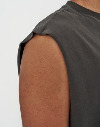 Cropped Muscle Singlet in Washed Black Detail