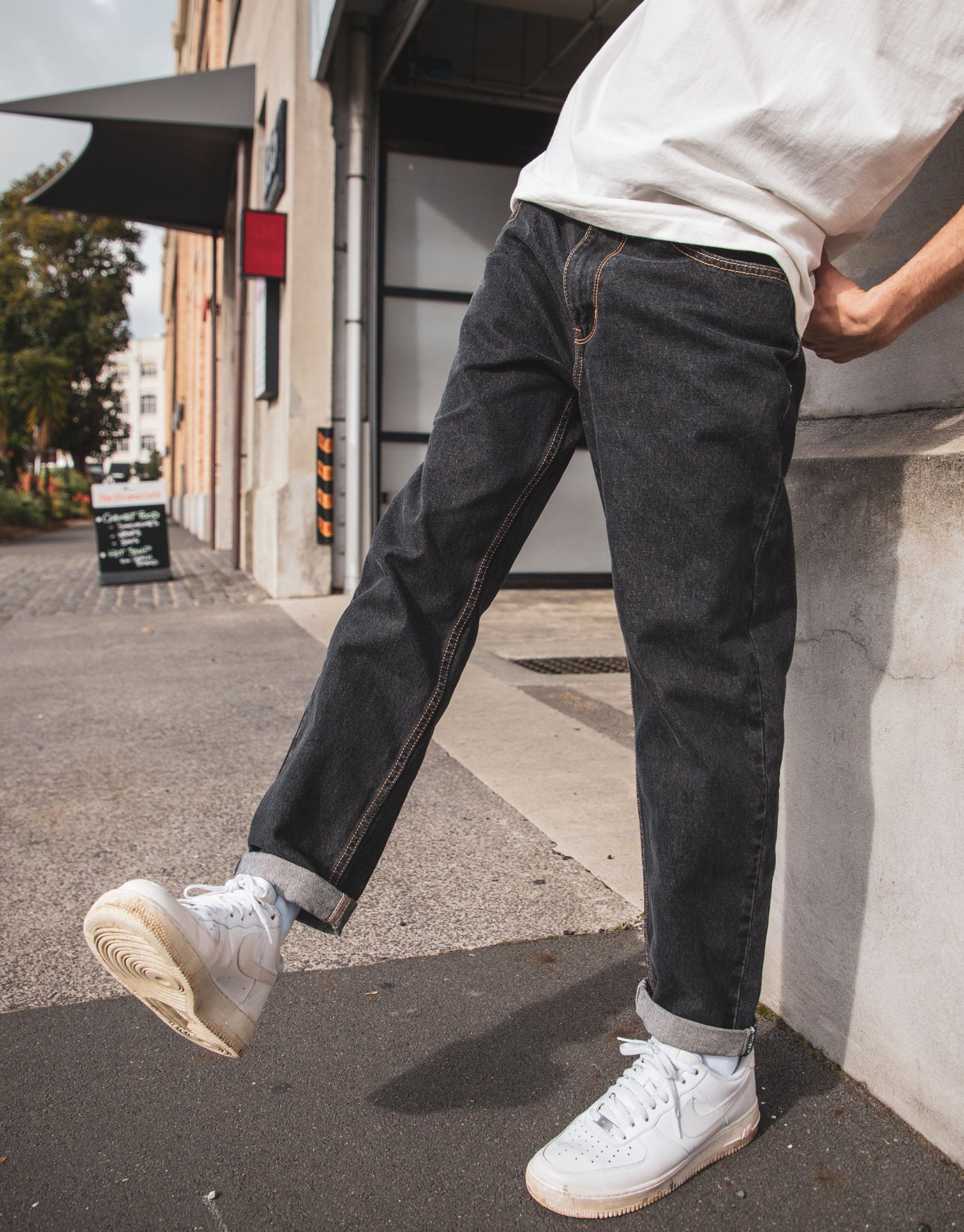 Dad Fit Relaxed Jeans in Black 