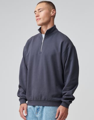 Essential Oversized Quarter Zip Sweat in Asphalt Detail2