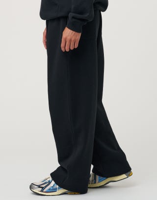 Essential Wide Track Pants in Black Detail2