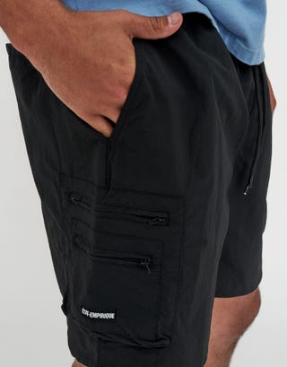 Etat Baggy Cargo Shorts in Black Detail