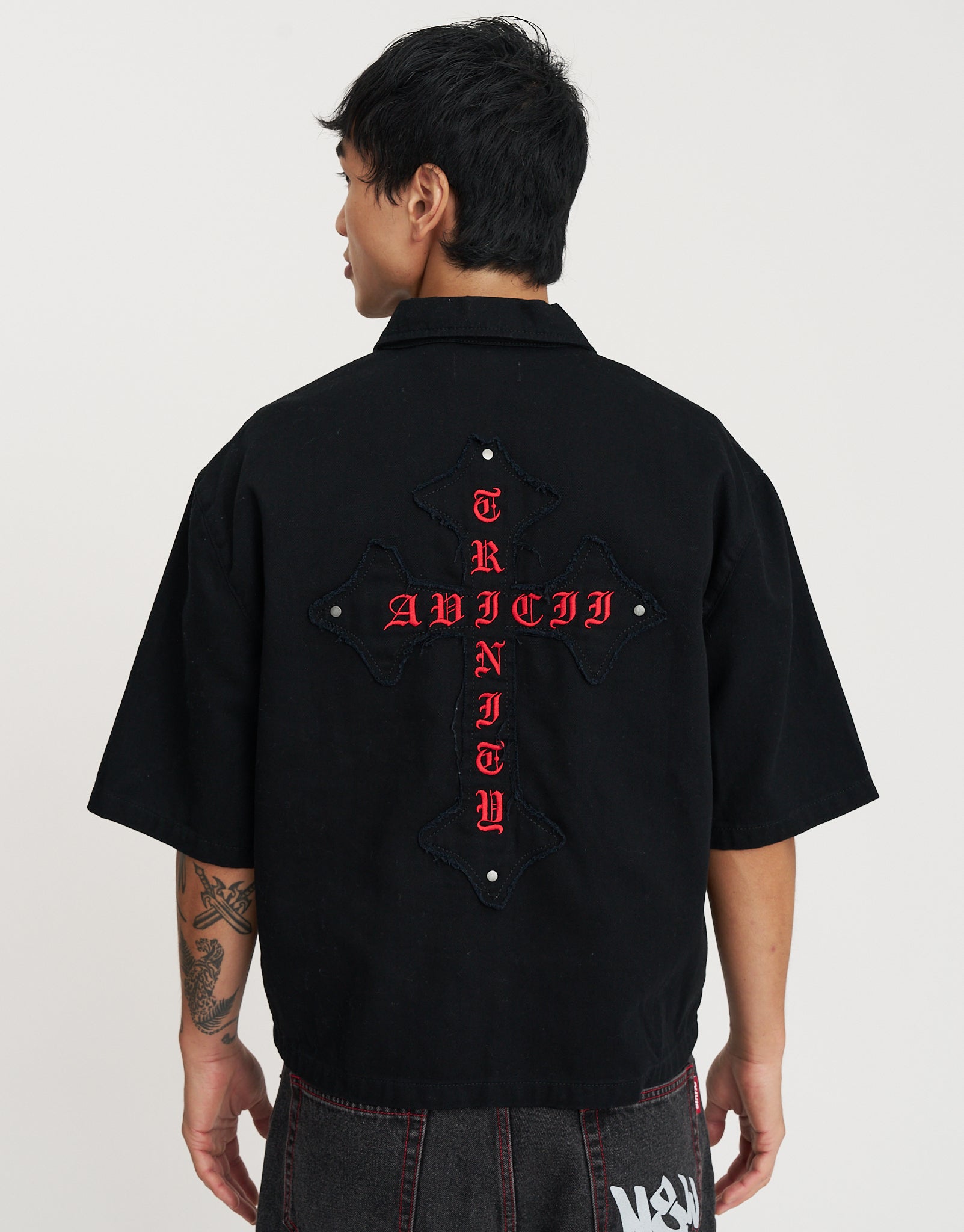 Cropped Zip Up Short Sleeve Shirt in Black | Hallensteins NZ Cropped Zip Up Short Sleeve Shirt in Black | Hallensteins NZ
