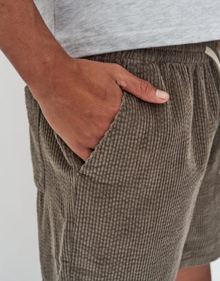 Jumbo Cord Shorts in Green Detail3