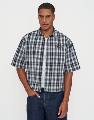 Etaux Check Short Sleeve Shirt in Black Back