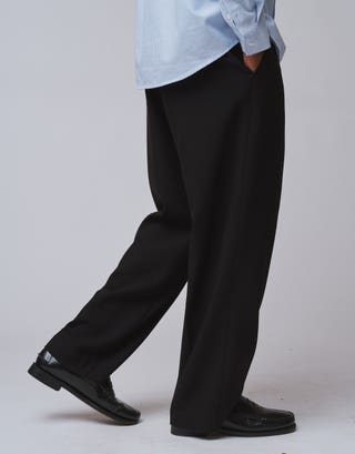 Relaxed Fit Elastic Waist Pants in Black Detail2