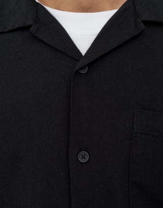 Dragon Embroidred Relaxed Short Sleeve Shirt in Black Detail2