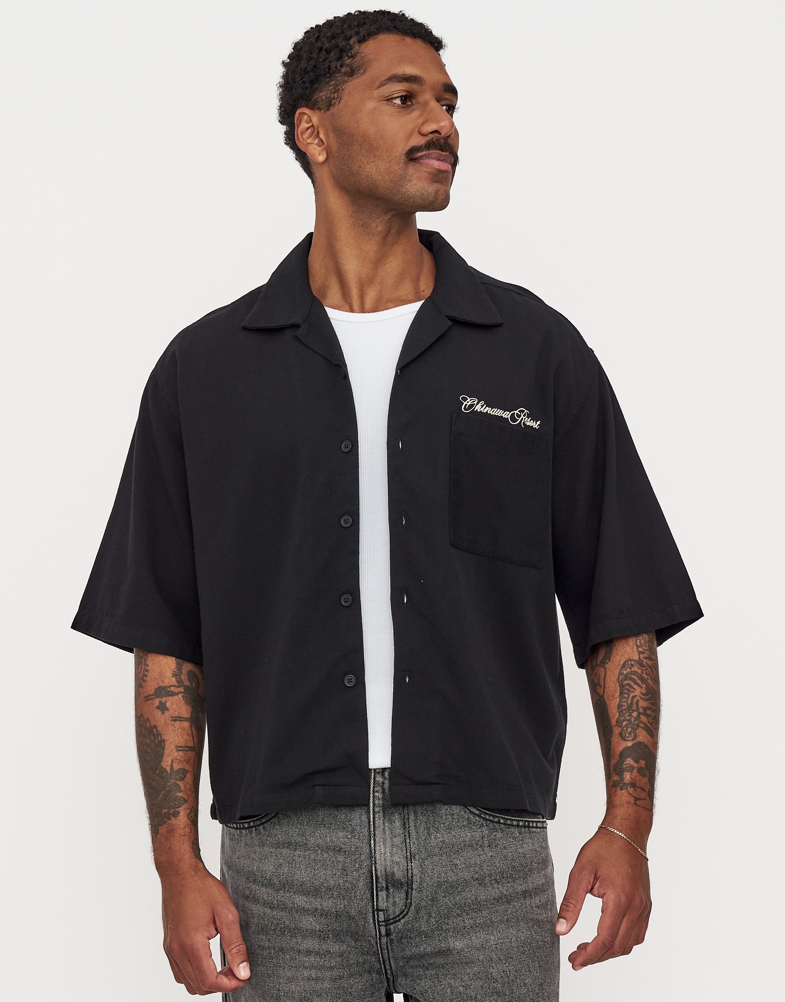 Okinawa Resort Short Sleeve Shirt in Black | Hallensteins AU
