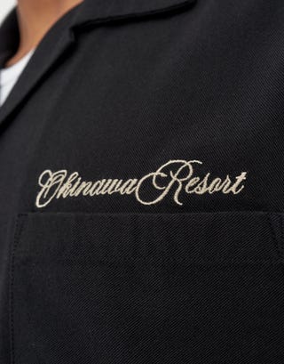 Okinawa Resort Short Sleeve Shirt in Black Detail2