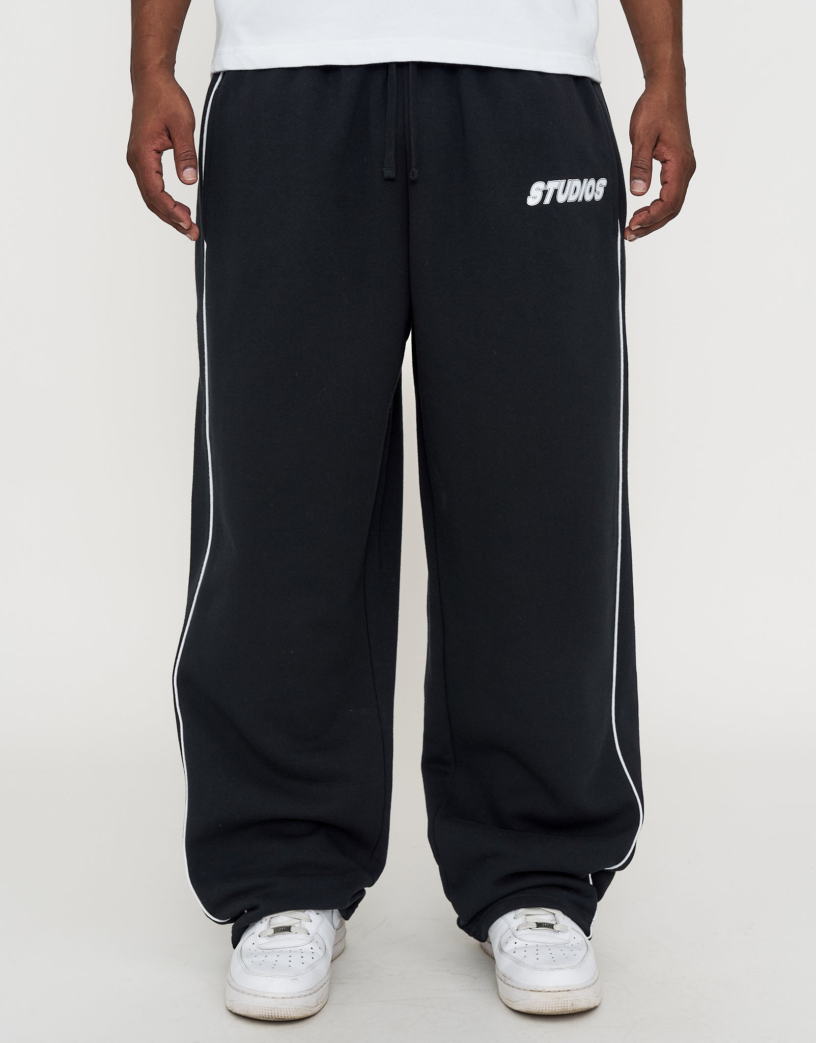 [1週間値下げ]Wide Track Pants Black VD CRUSHED NYLON TRACK PANTS – VUJA DÉ