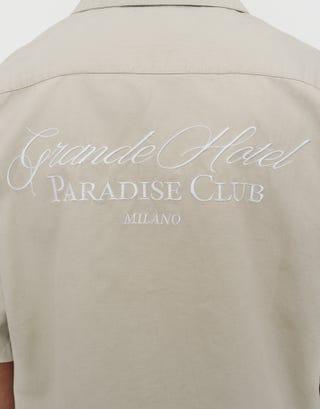 Paradise Club Cropped Short Sleeve Shirt in Desert Stone Detail