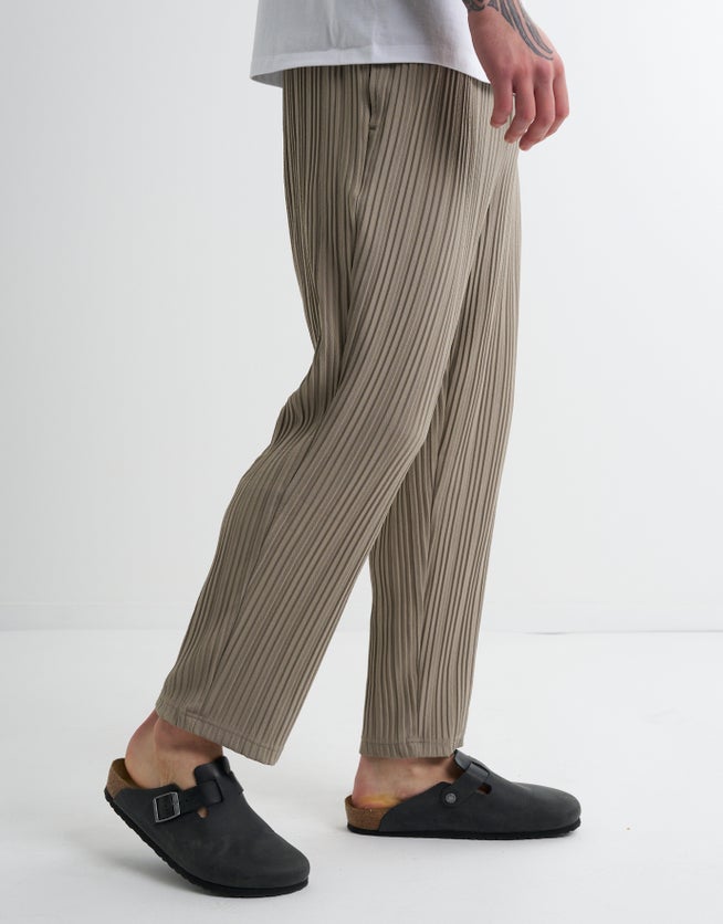Plisse Relaxed Fit Pants in Taupe Hallensteins US