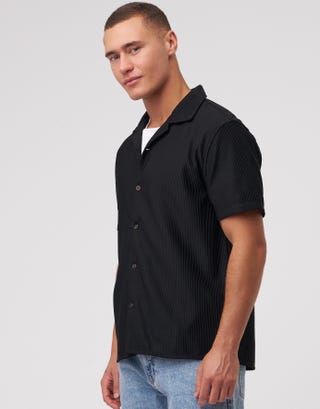 Plisse Pleated Relaxed Short Sleeve Shirt in Black Detail