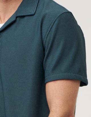 Plisse Pleated Relaxed Short Sleeve Shirt in Dark Teal Detail3