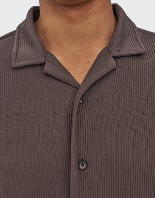 Plisse Pleated Relaxed Short Sleeve Shirt in Mocha Brown Detail