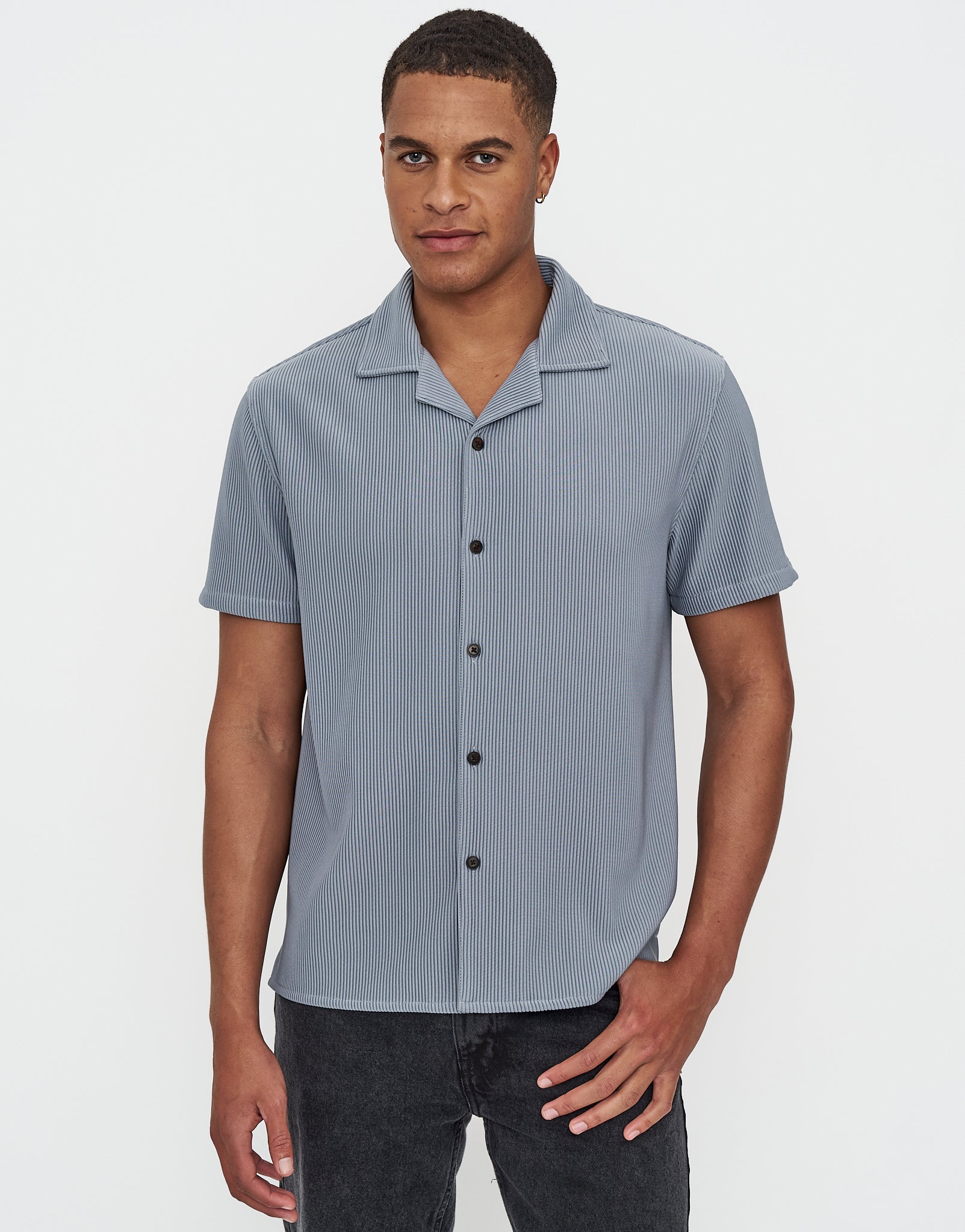 【ami yoshinari】Relaxed Dress Shirt Plisse Pleated Relaxed Short Sleeve Shirt in Zen Blue