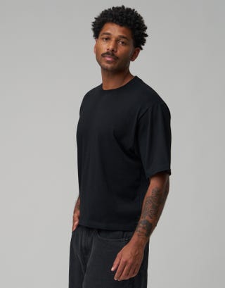 Cropped Relaxed Fit T Shirt in Black Detail2