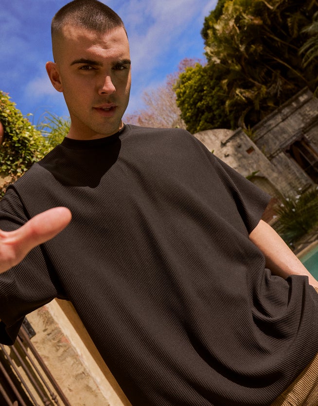 Texture Ribbed Box Fit T Shirt in Black | Hallensteins NZ