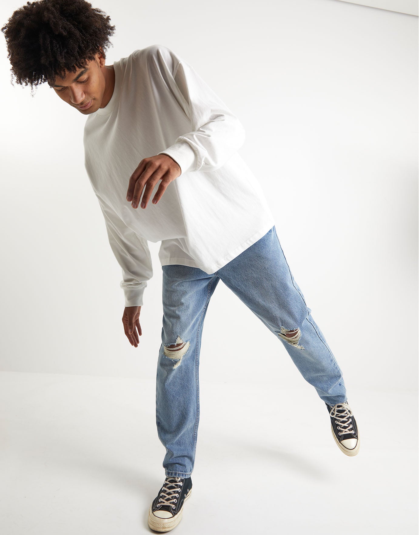 Ripped Dad Fit Relaxed Jeans in Blue 