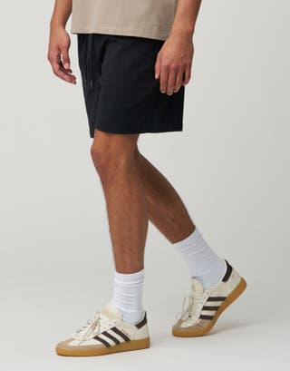 Crinkle Texture Elastic Waist Shorts in Black Detail2