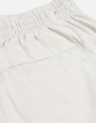 Crinkle Texture Elastic Waist Shorts in Bone 002 Detail