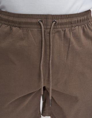 Crinkle Texture Elastic Waist Shorts in Brown Detail