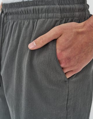 Crinkle Texture Elastic Waist Shorts in Charcoal Detail2