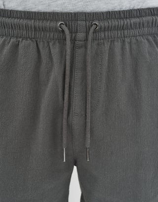 Crinkle Texture Elastic Waist Shorts in Charcoal Detail3