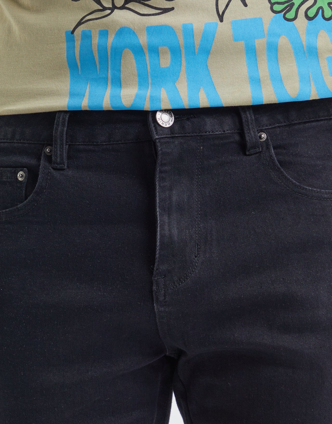 Skinny Fit Denim Shorts in Black 