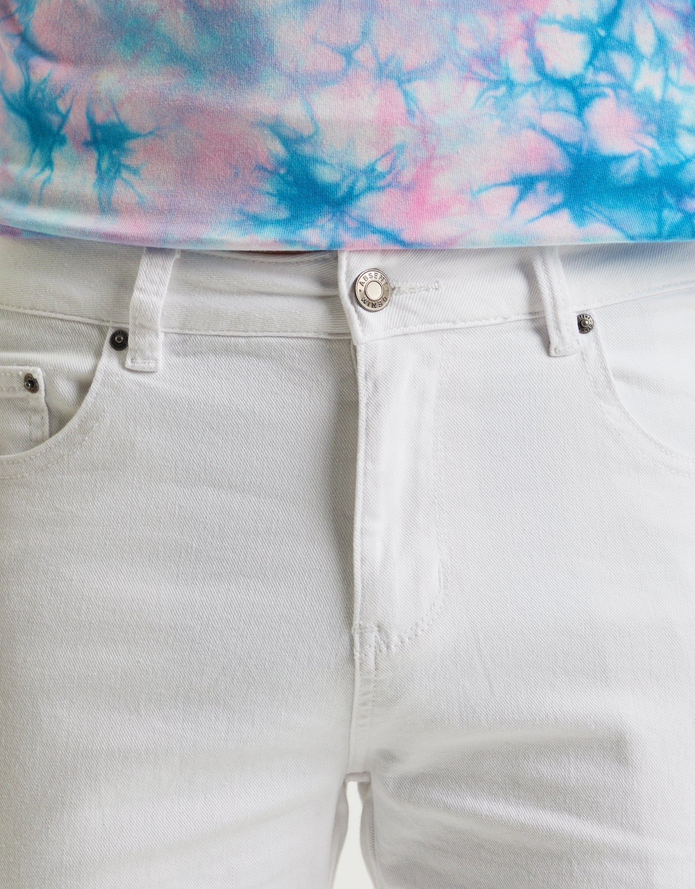 Skinny Fit Denim Shorts in White 