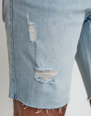 Skinny Rip Denim Shorts in Snow Wash Detail2