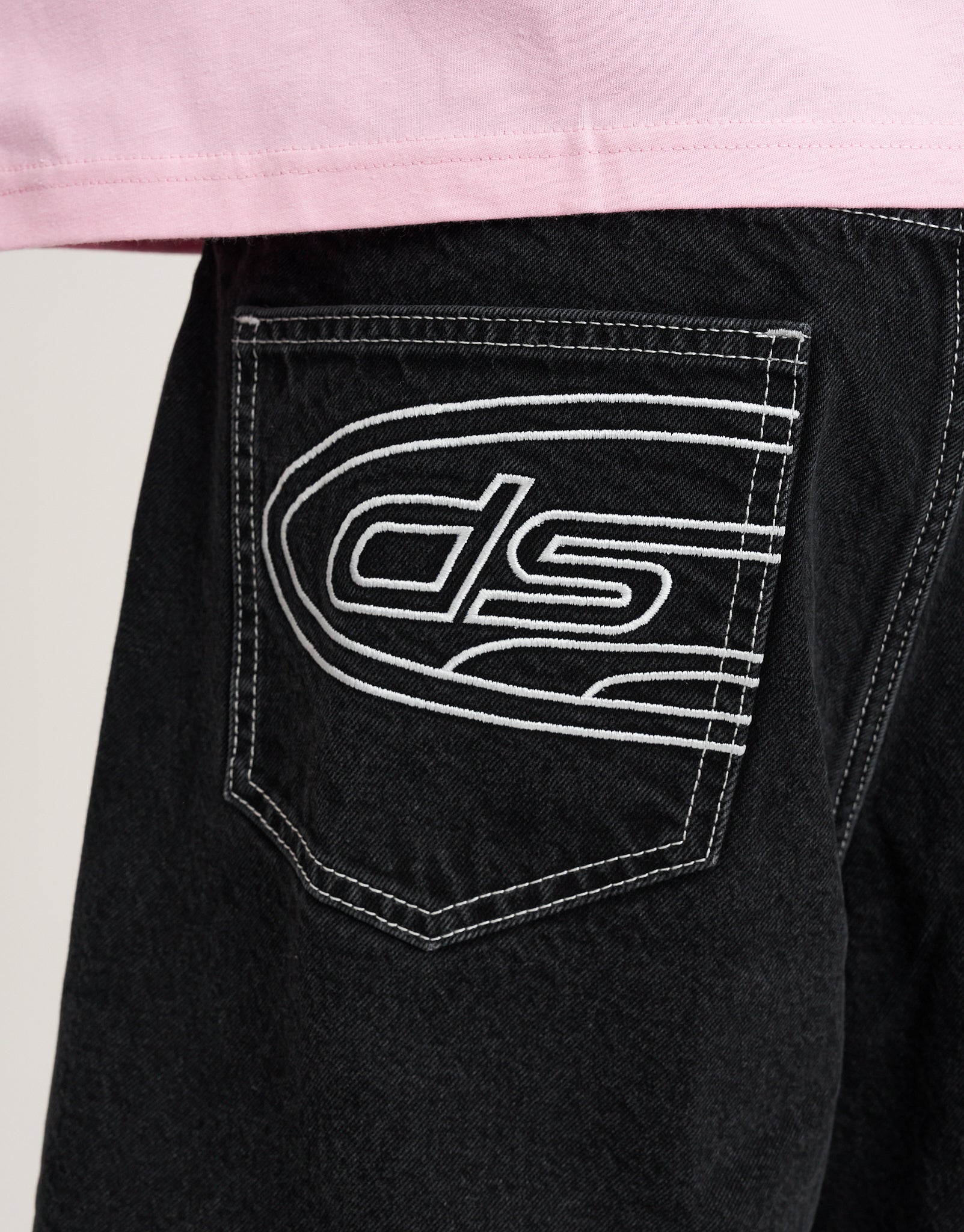 Distortion Star Jort in Black/white Stitch | Hallensteins AU