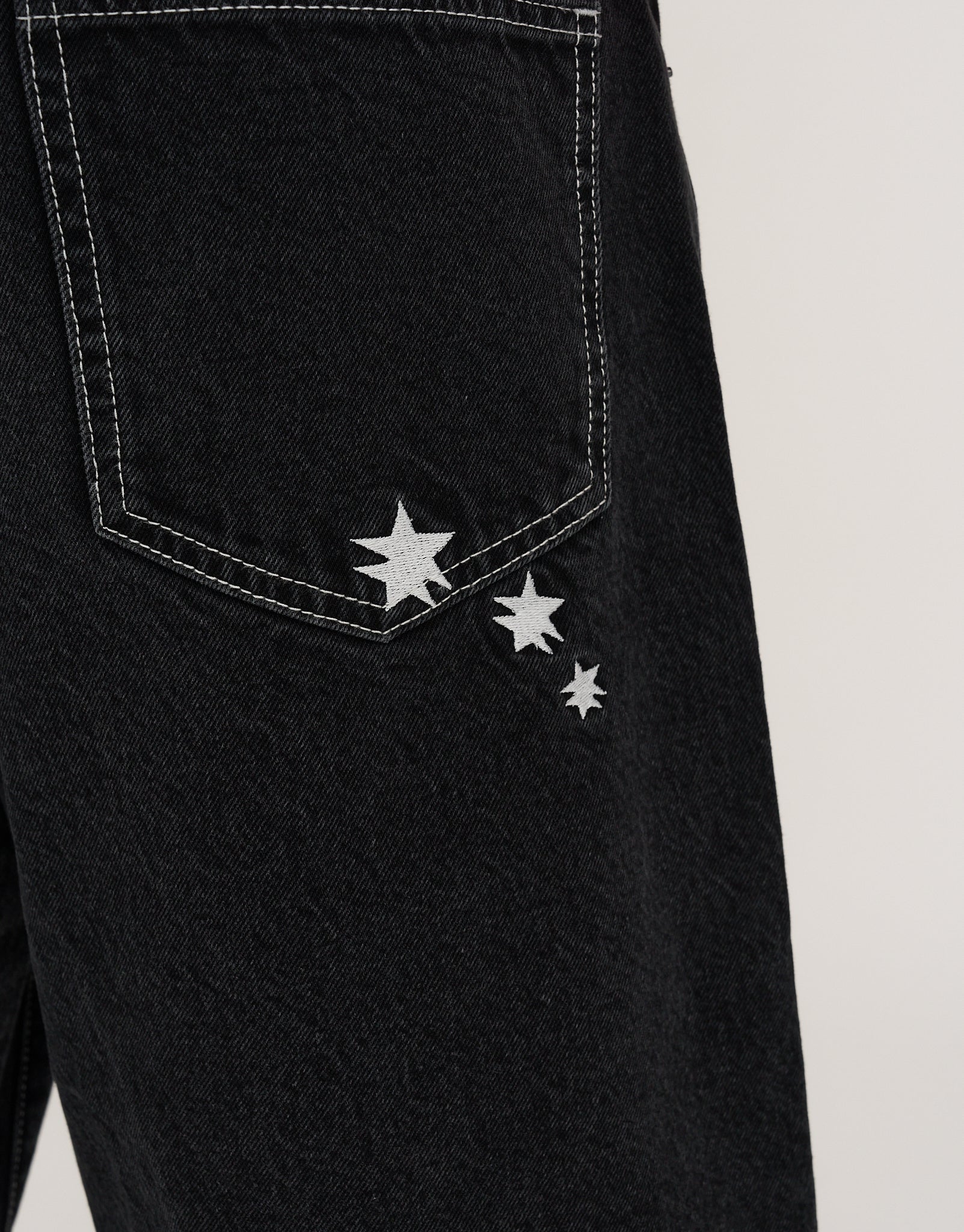 Distortion Star Jort in Black/white Stitch | Hallensteins AU