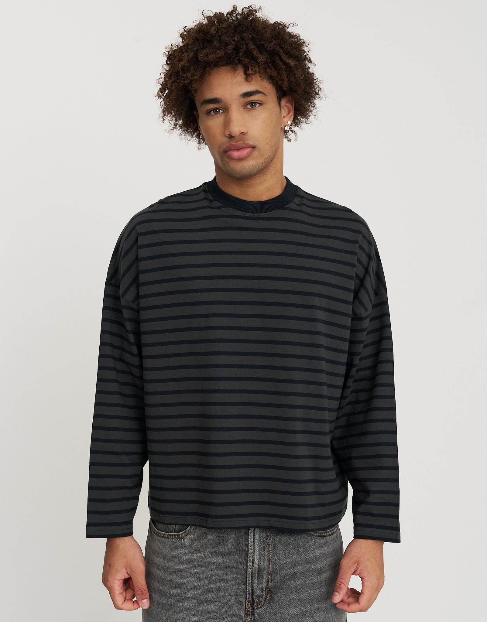 Cropped Box Fit Long Sleeve Stripe T-Shirt in Pewter/black