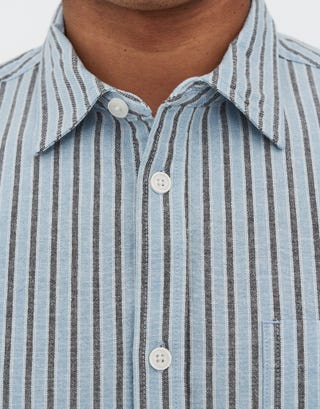 Cropped Striped Oxford Short Sleeve Shirt in Blue Detail2