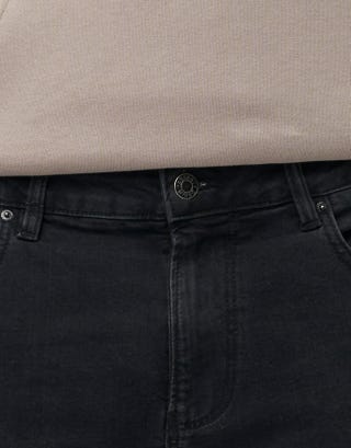 Taper Fit Jeans in Washed Black 002 Detail2